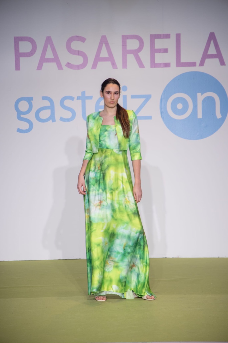 Conjunto de Atelier Vitoria — Tie-dye verde con chaqueta corta